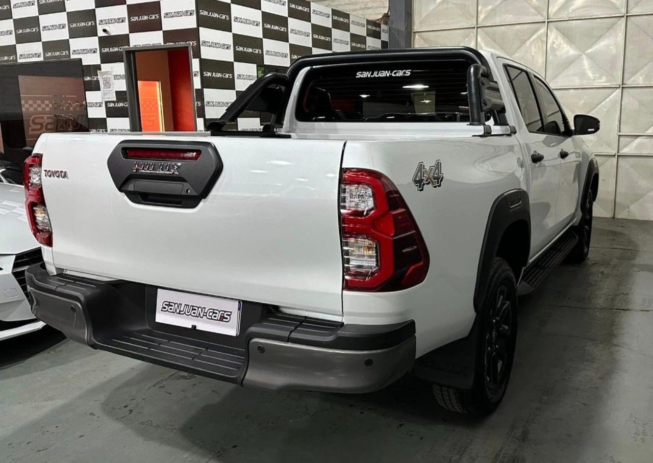 Toyota Hilux Usada en San Juan, deRuedas