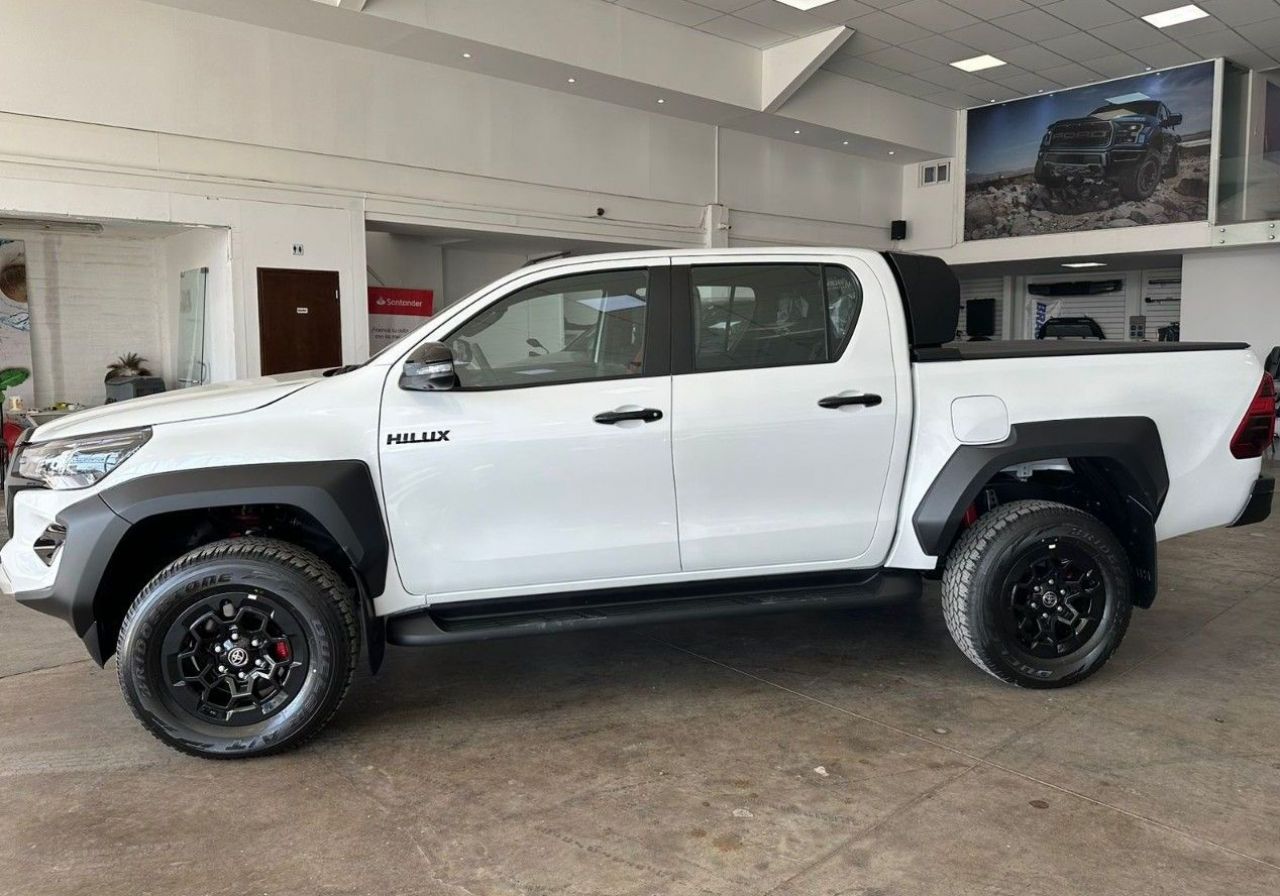 Toyota Hilux Usada en San Juan, deRuedas