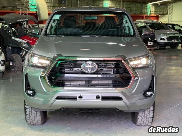 Toyota Hilux Nueva en San Juan, deRuedas