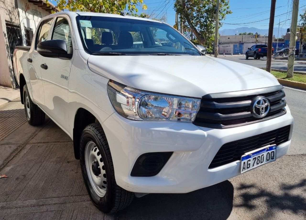 Toyota Hilux Usada Financiado en Mendoza, deRuedas