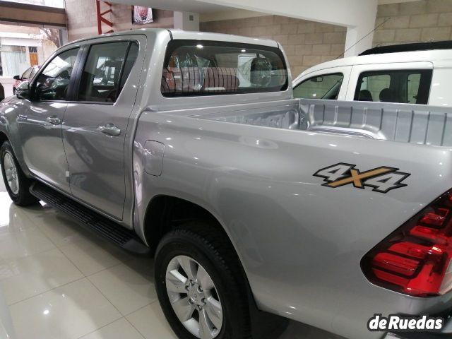 Toyota Hilux Nueva en Mendoza, deRuedas