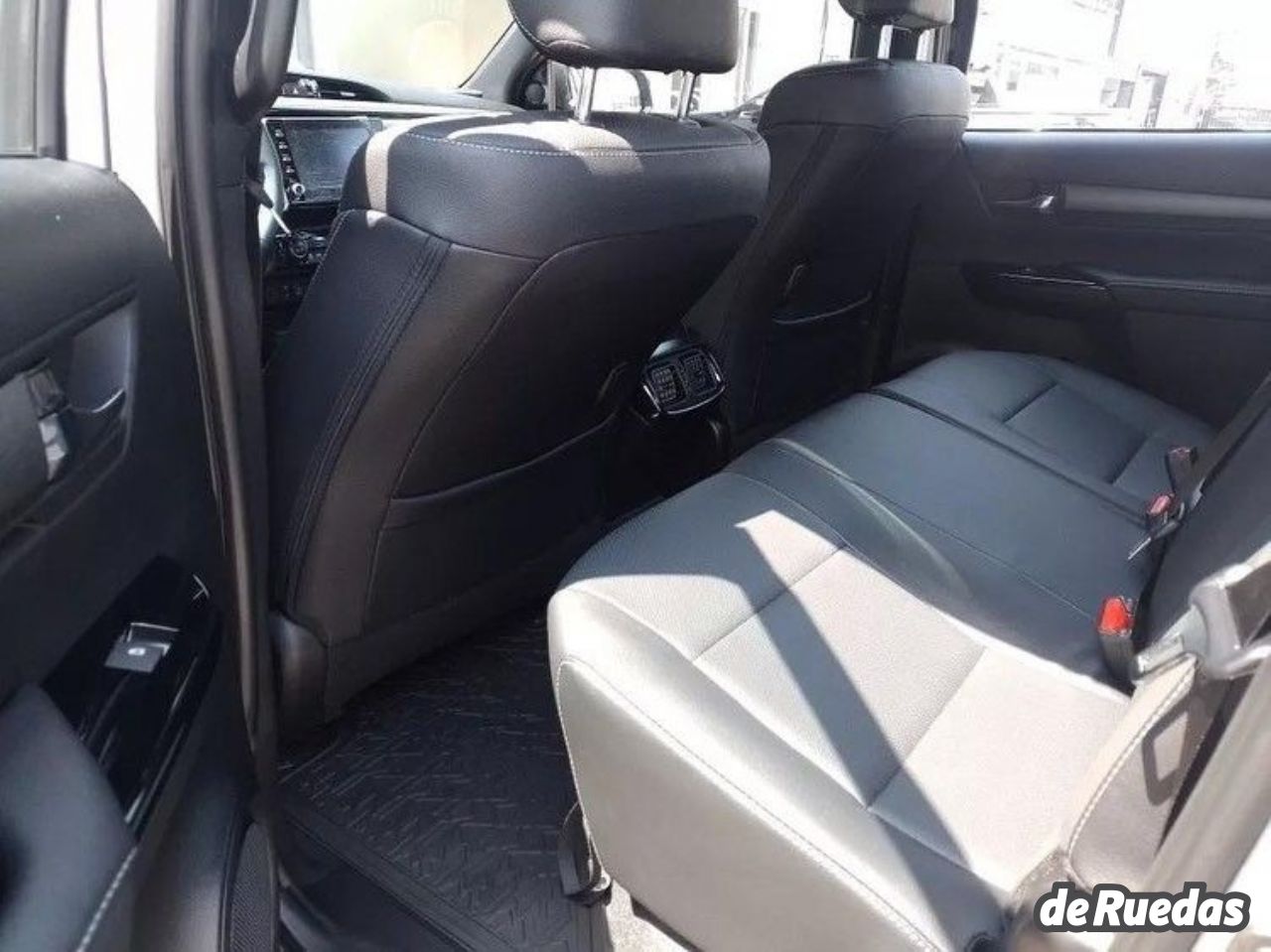 Toyota Hilux Nueva en San Juan, deRuedas