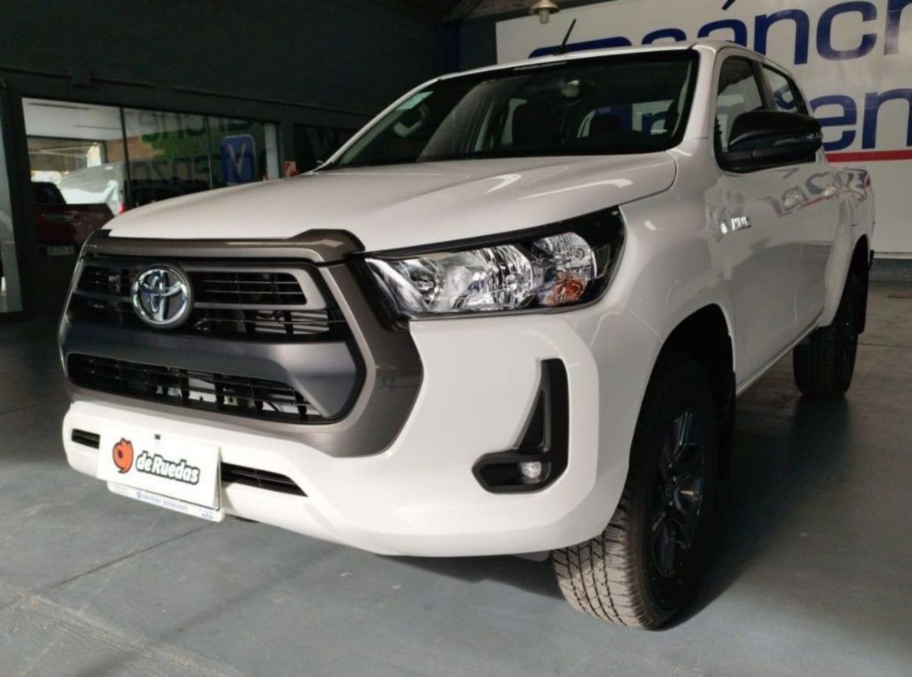 Toyota Hilux Nueva en Mendoza, deRuedas