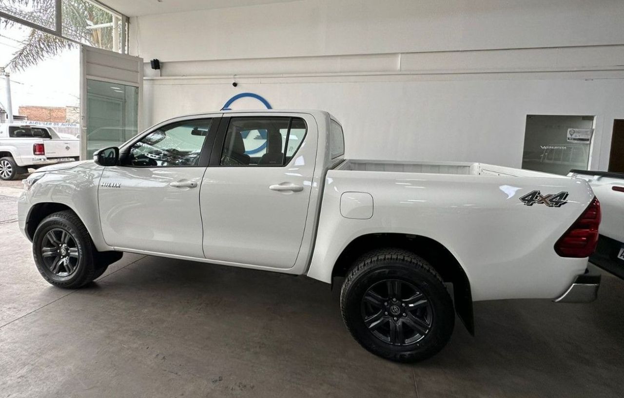 Toyota Hilux Nueva en San Juan, deRuedas