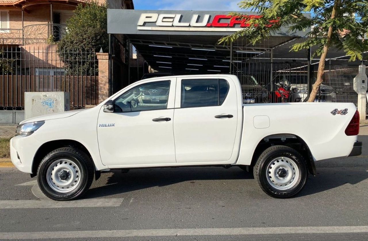 Toyota Hilux Nueva en San Juan, deRuedas