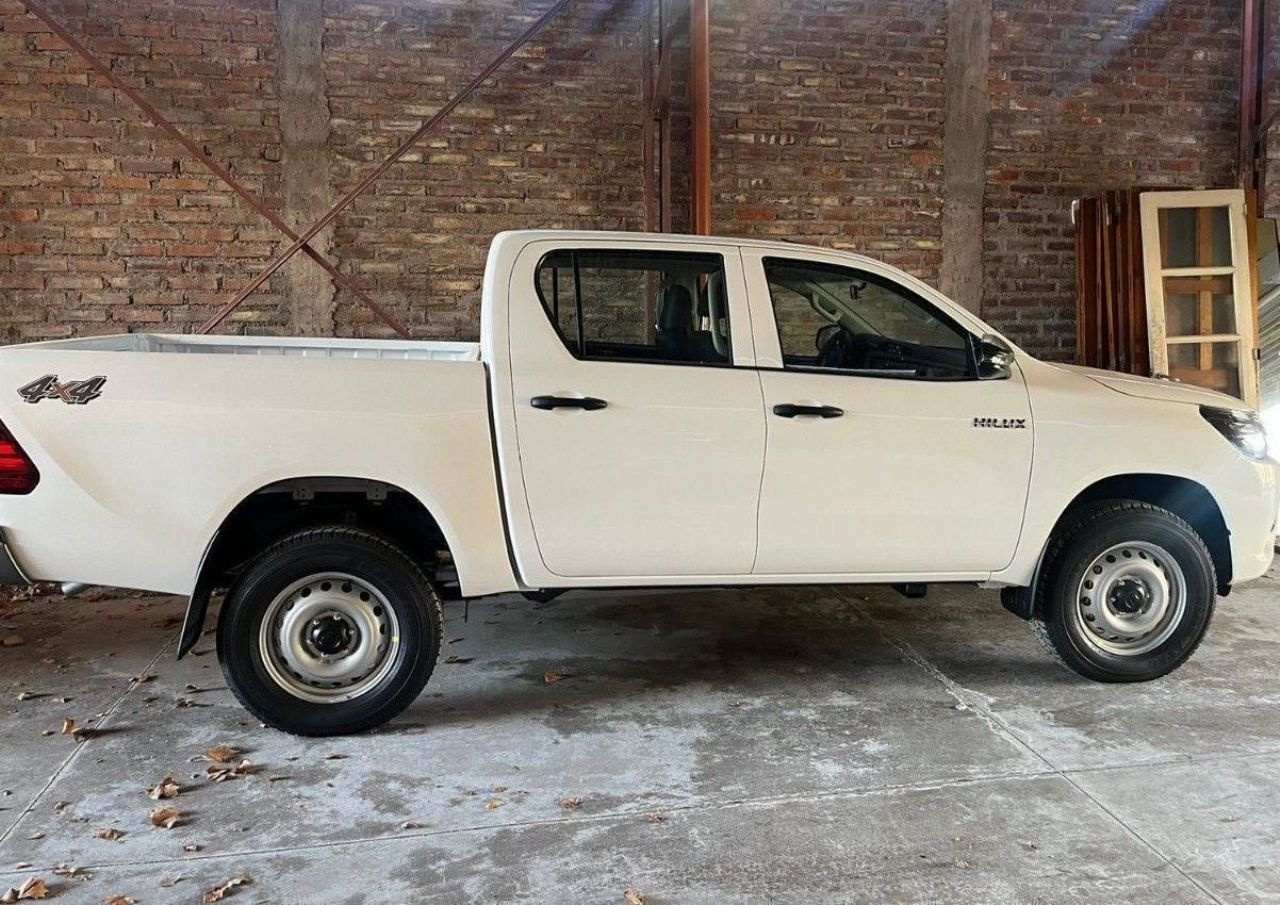 Toyota Hilux Nueva en Mendoza, deRuedas
