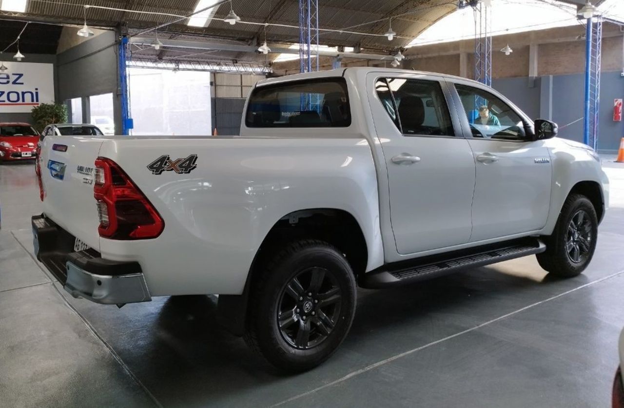 Toyota Hilux Nueva en Mendoza, deRuedas