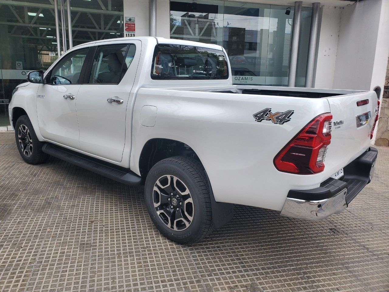 Toyota Hilux Nueva en Mendoza, deRuedas