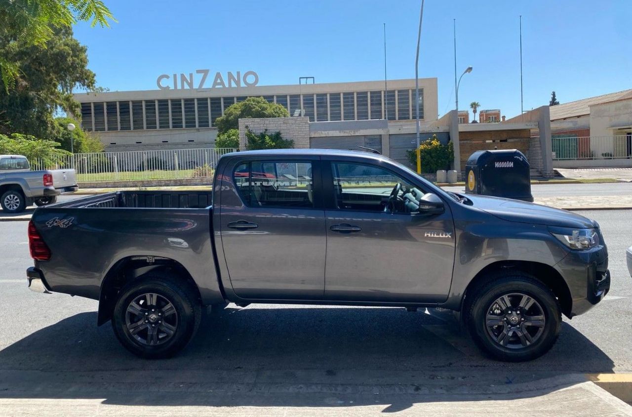 Toyota Hilux Nueva en San Juan, deRuedas