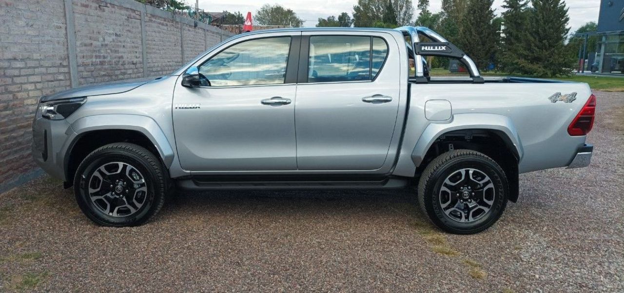Toyota Hilux Nueva en San Juan, deRuedas