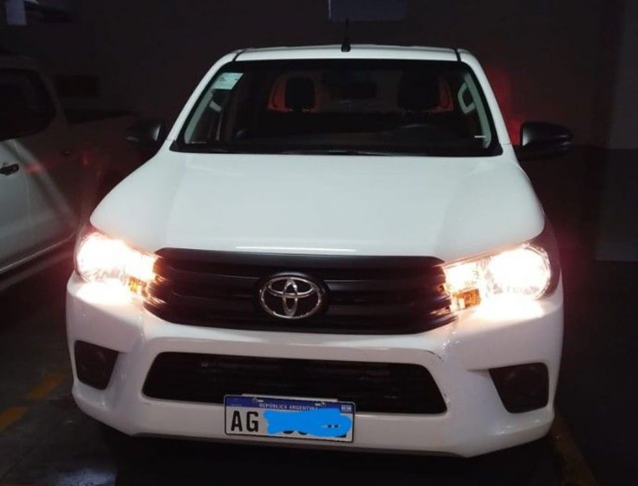 Toyota Hilux Nueva en Mendoza, deRuedas
