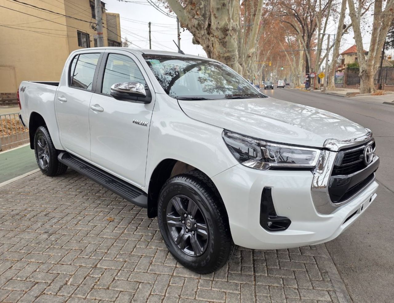 Toyota Hilux Nueva en Mendoza, deRuedas