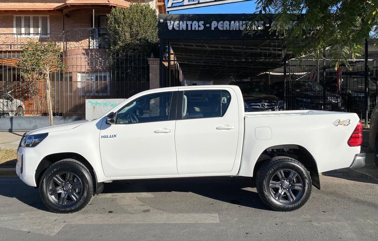 Toyota Hilux Nueva en San Juan, deRuedas