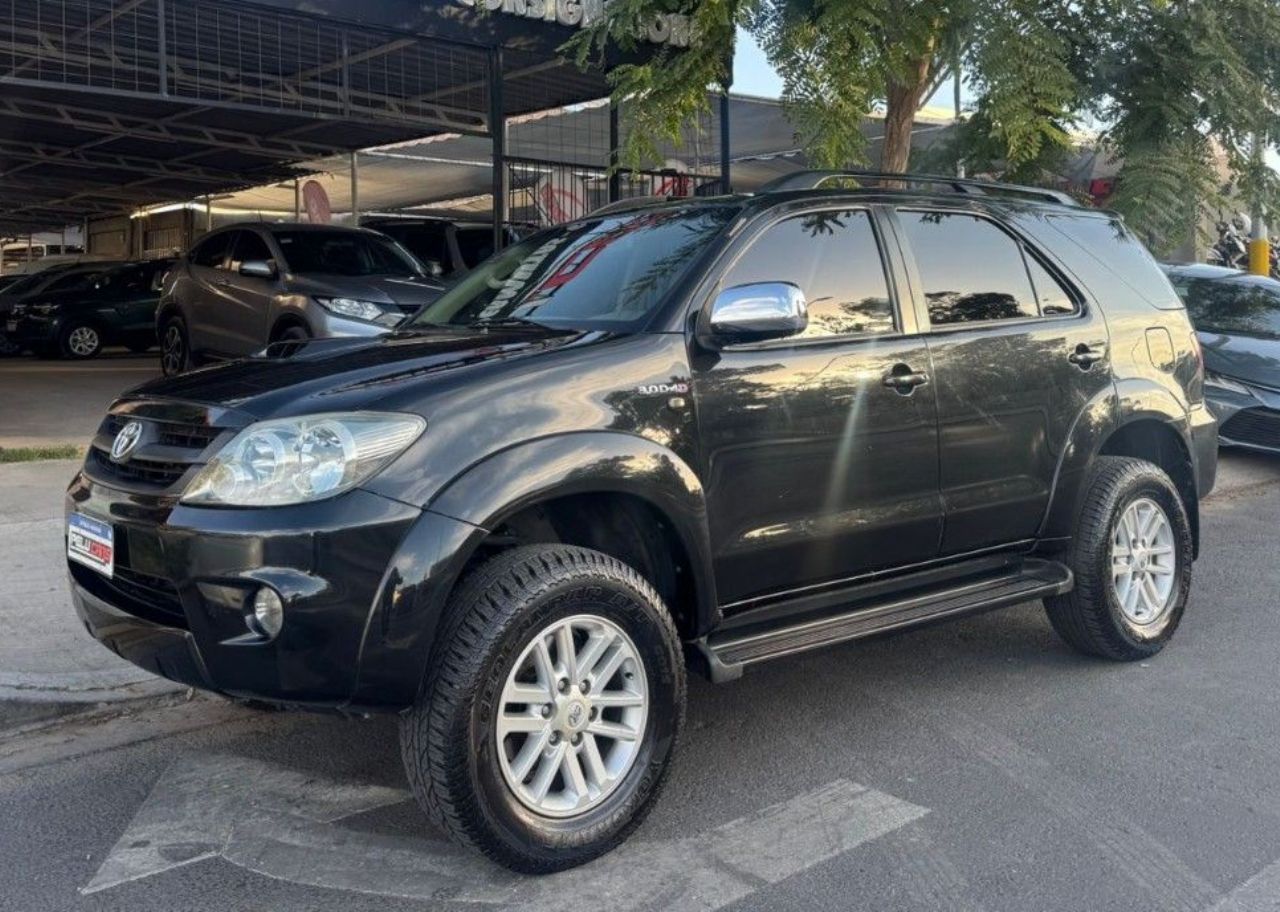 Toyota Hilux SW4 Usado Financiado en San Juan, deRuedas