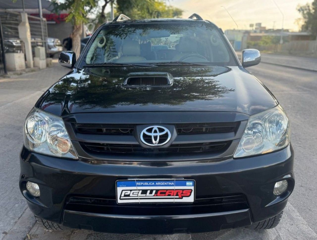 Toyota Hilux SW4 Usado Financiado en San Juan, deRuedas