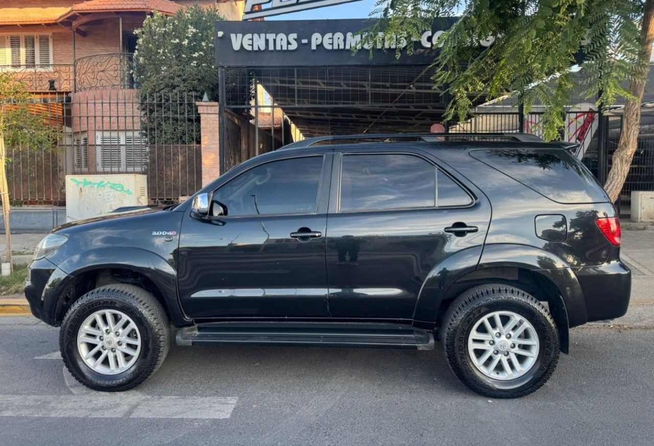 Toyota Hilux SW4 Usado Financiado en San Juan, deRuedas