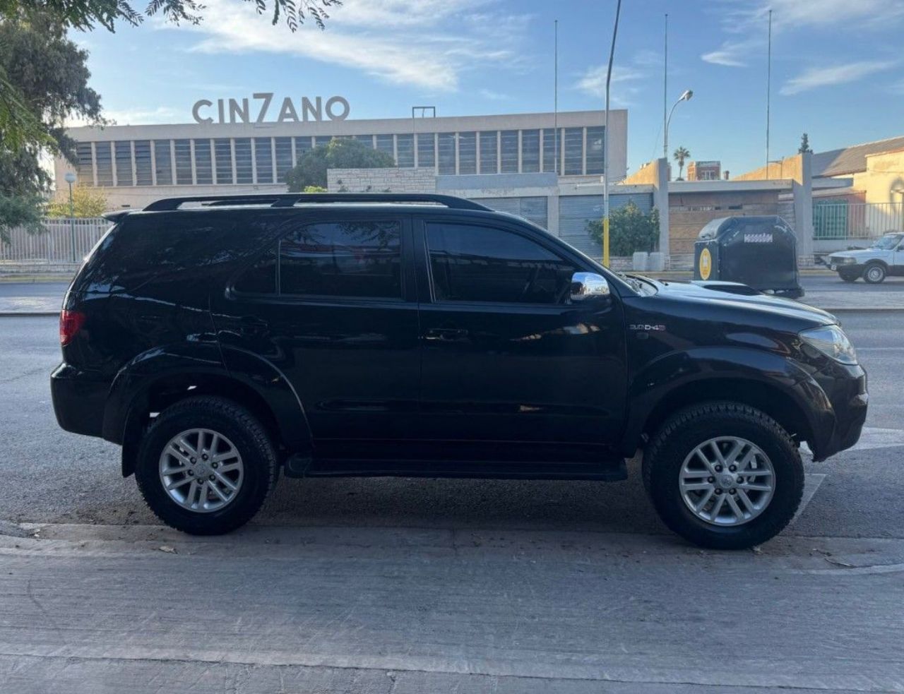 Toyota Hilux SW4 Usado Financiado en San Juan, deRuedas