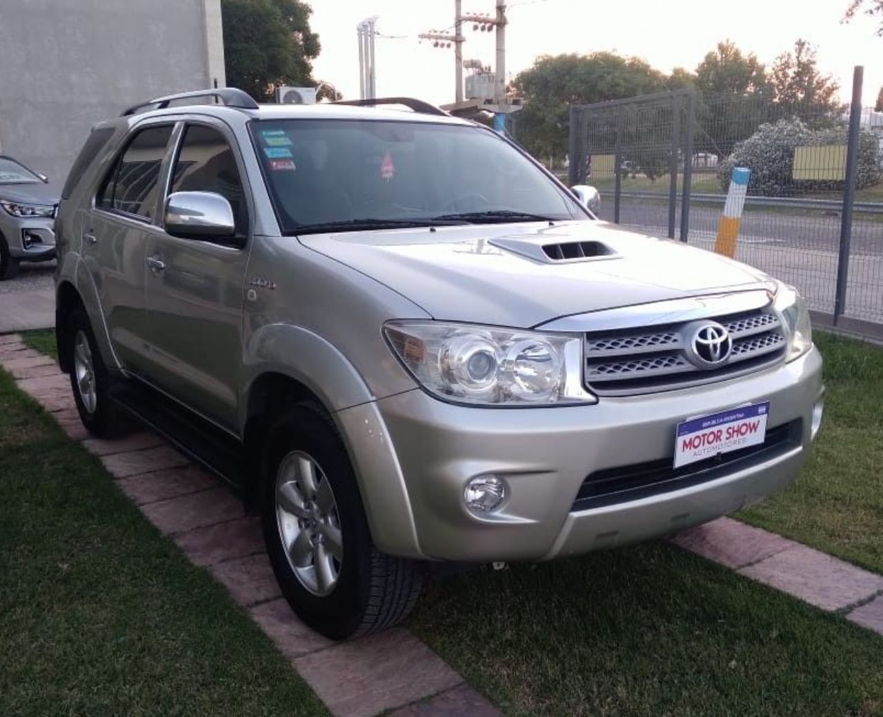 Toyota Hilux SW4 Usado Financiado en San Juan, deRuedas