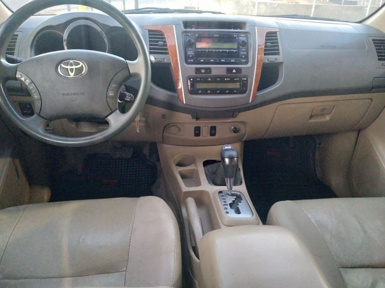 Toyota Hilux SW4 Usado Financiado en San Juan, deRuedas