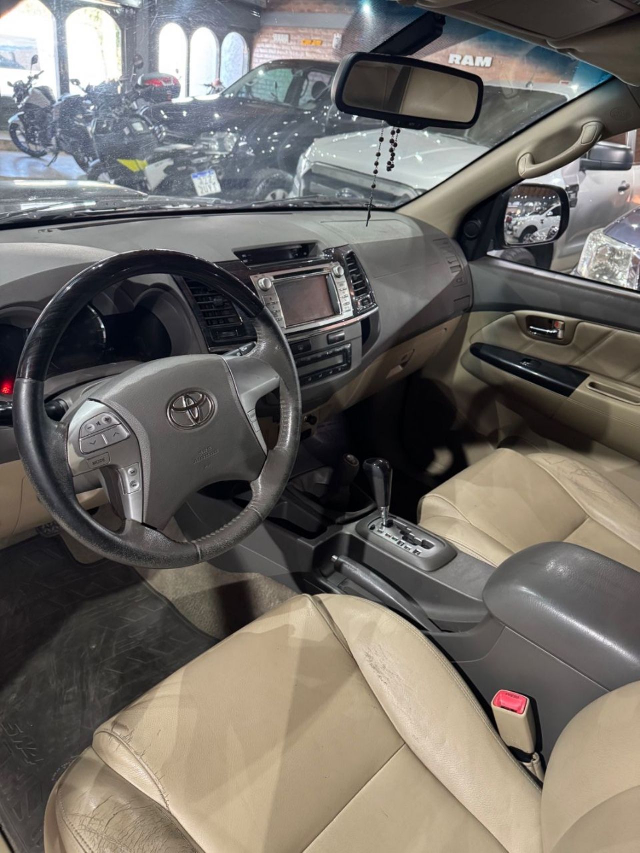Toyota Hilux SW4 Usado Financiado en San Juan, deRuedas