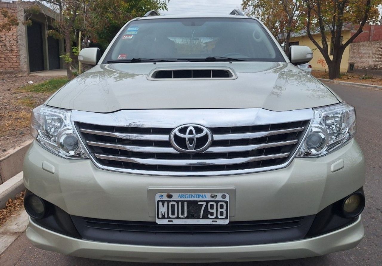Toyota Hilux SW4 Usado Financiado en Mendoza, deRuedas