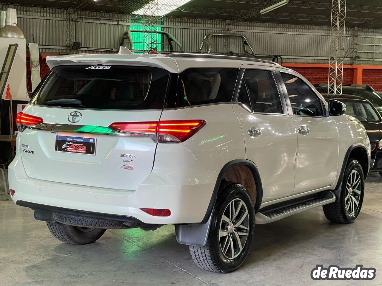 Toyota Hilux SW4 Usado en San Juan, deRuedas