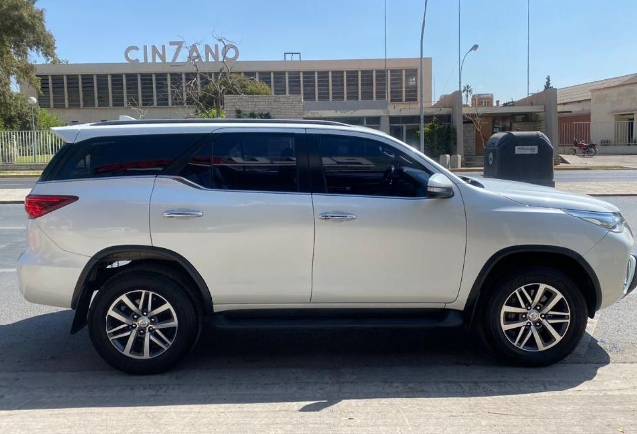 Toyota Hilux SW4 Usado en San Juan, deRuedas