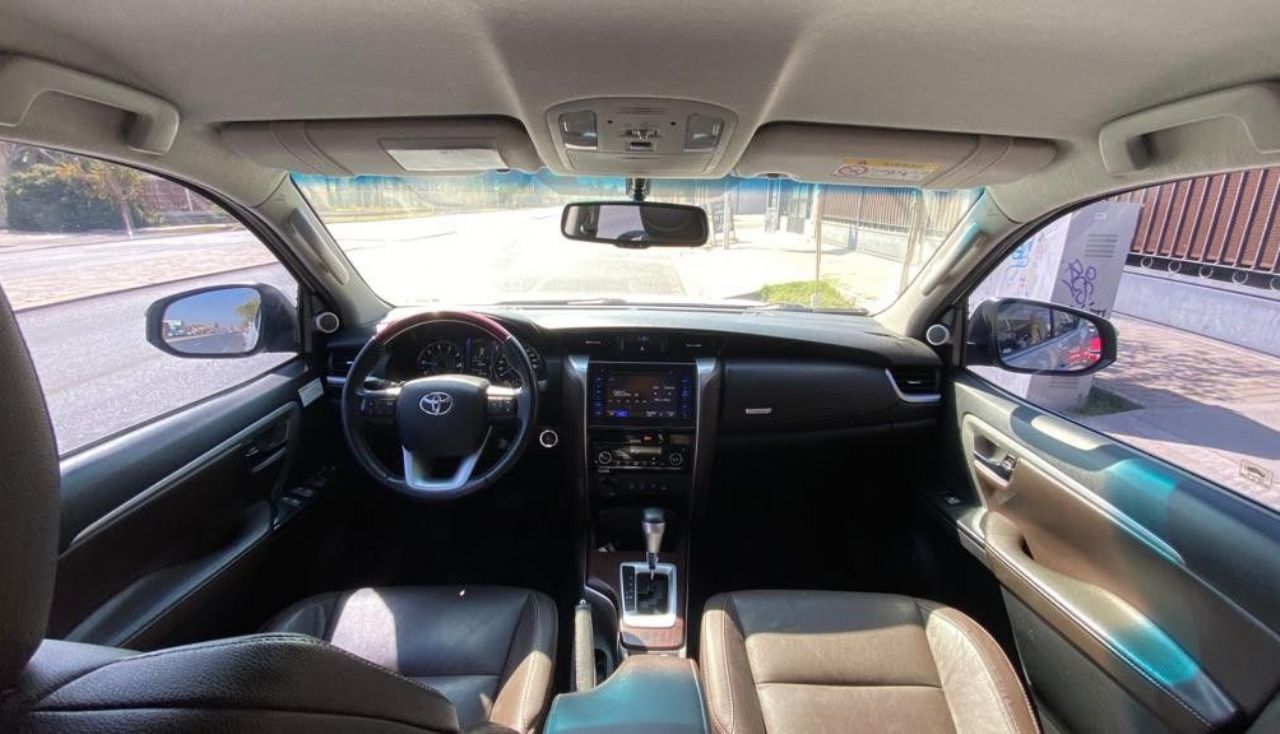 Toyota Hilux SW4 Usado en San Juan, deRuedas