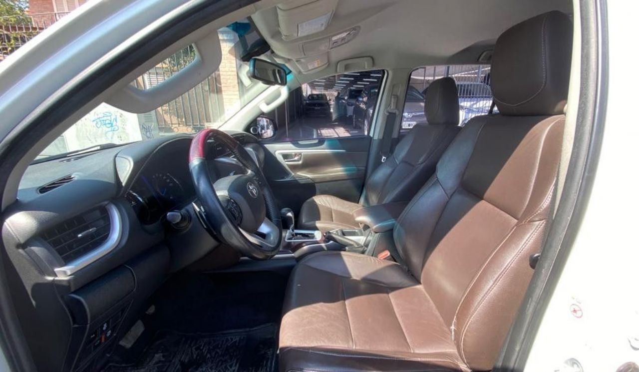 Toyota Hilux SW4 Usado en San Juan, deRuedas