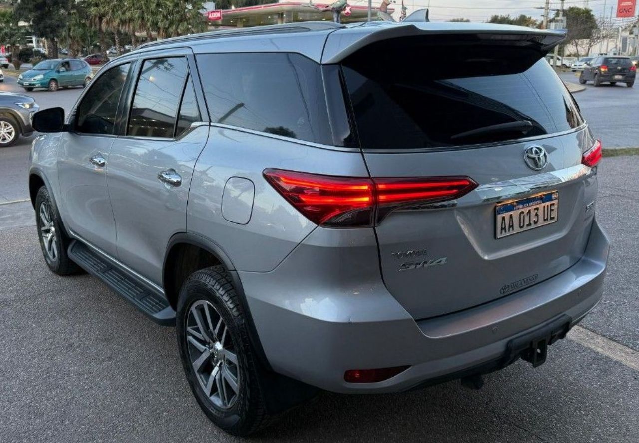 Toyota Hilux SW4 Usado Financiado en Córdoba, deRuedas