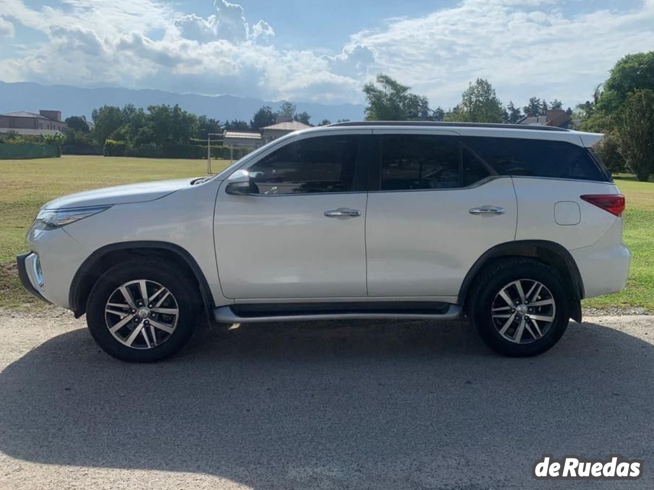 Toyota Hilux SW4 Usado en Tucumán, deRuedas