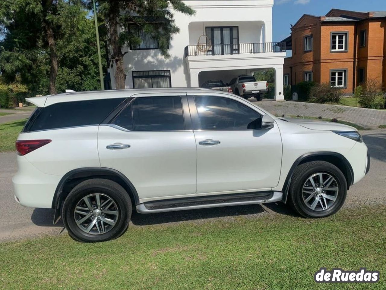 Toyota Hilux SW4 Usado en Tucumán, deRuedas