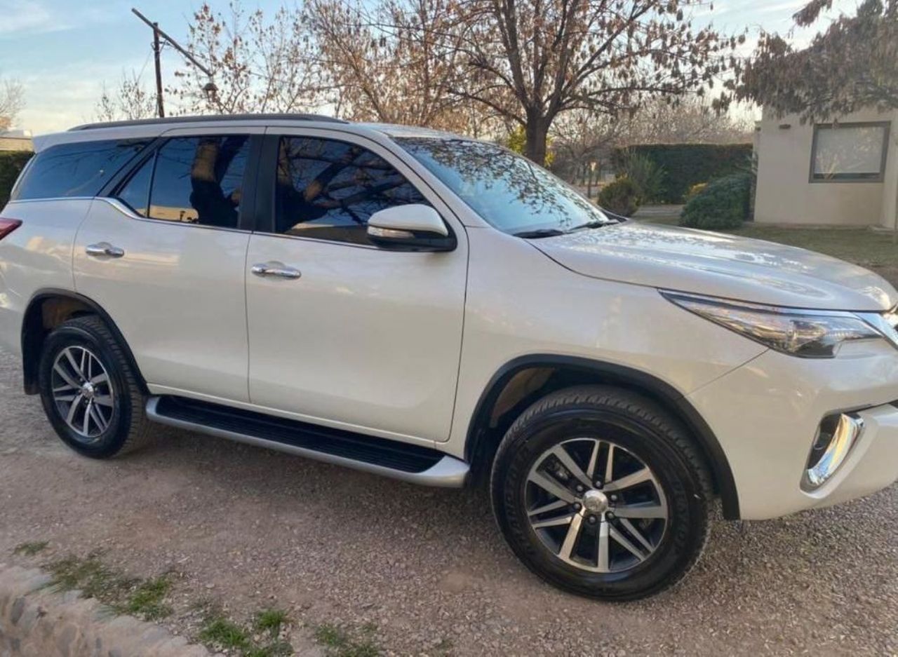 Toyota Hilux SW4 Usado en Mendoza, deRuedas