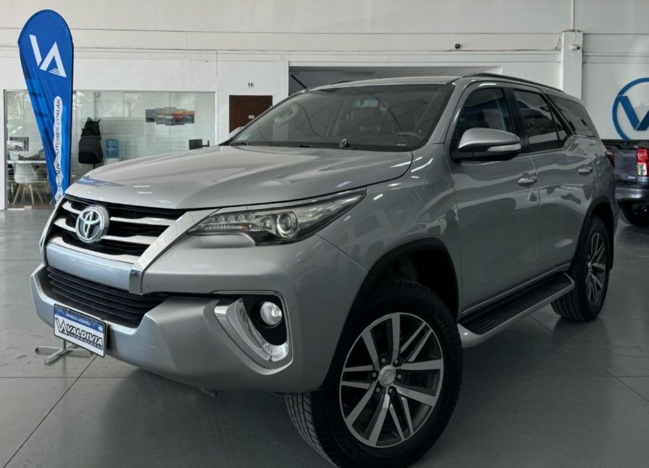 Toyota Hilux SW4 Usado Financiado en San Juan, deRuedas