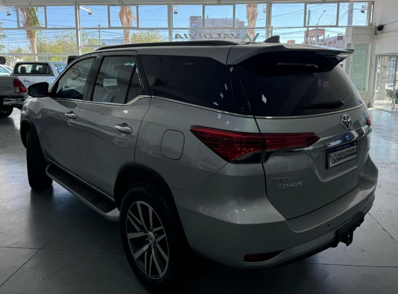 Toyota Hilux SW4 Usado Financiado en San Juan, deRuedas
