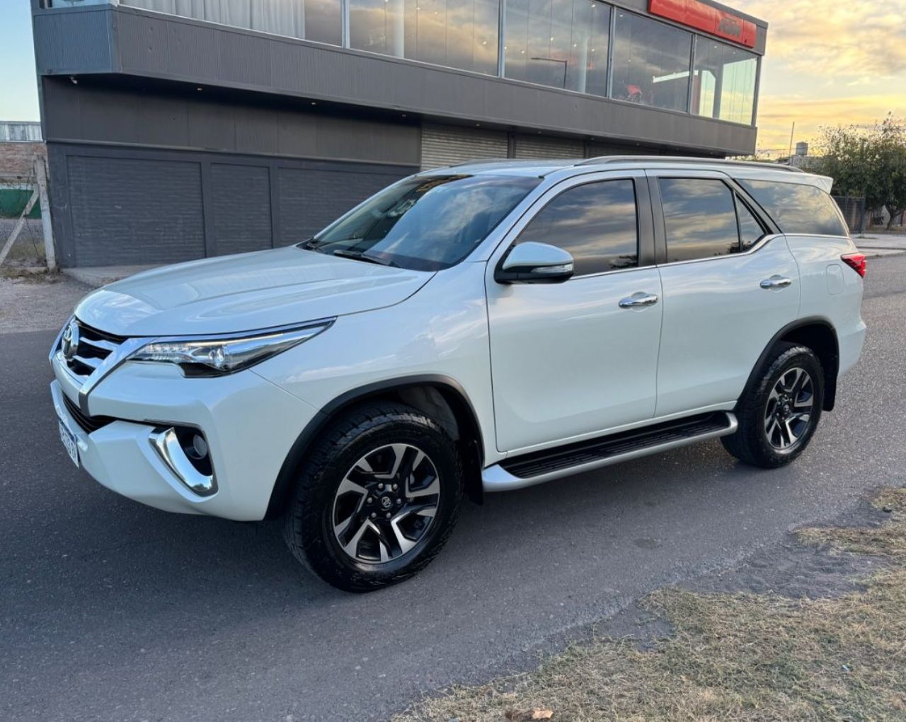 Toyota Hilux SW4 Usado Financiado en San Juan, deRuedas
