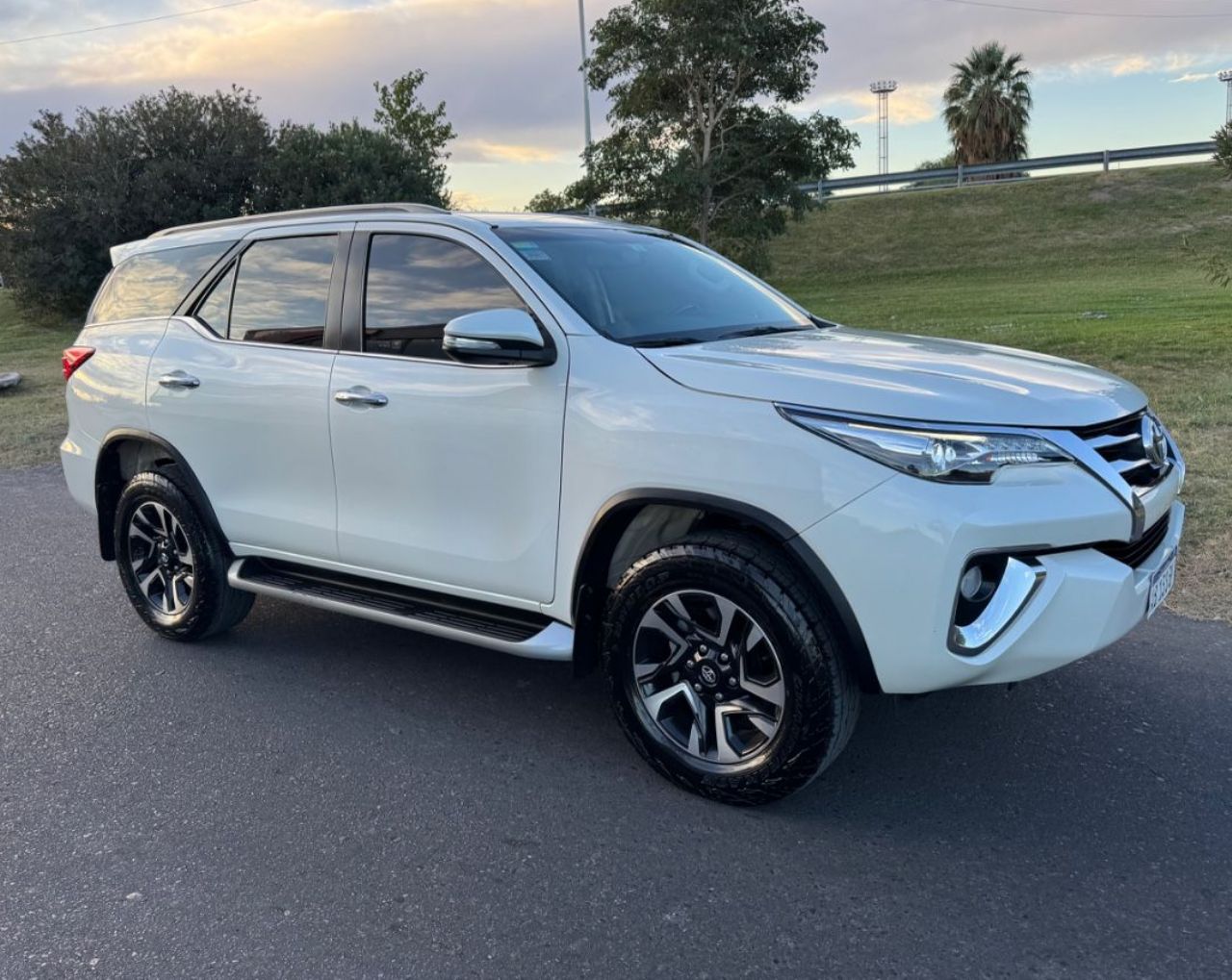 Toyota Hilux SW4 Usado Financiado en San Juan, deRuedas