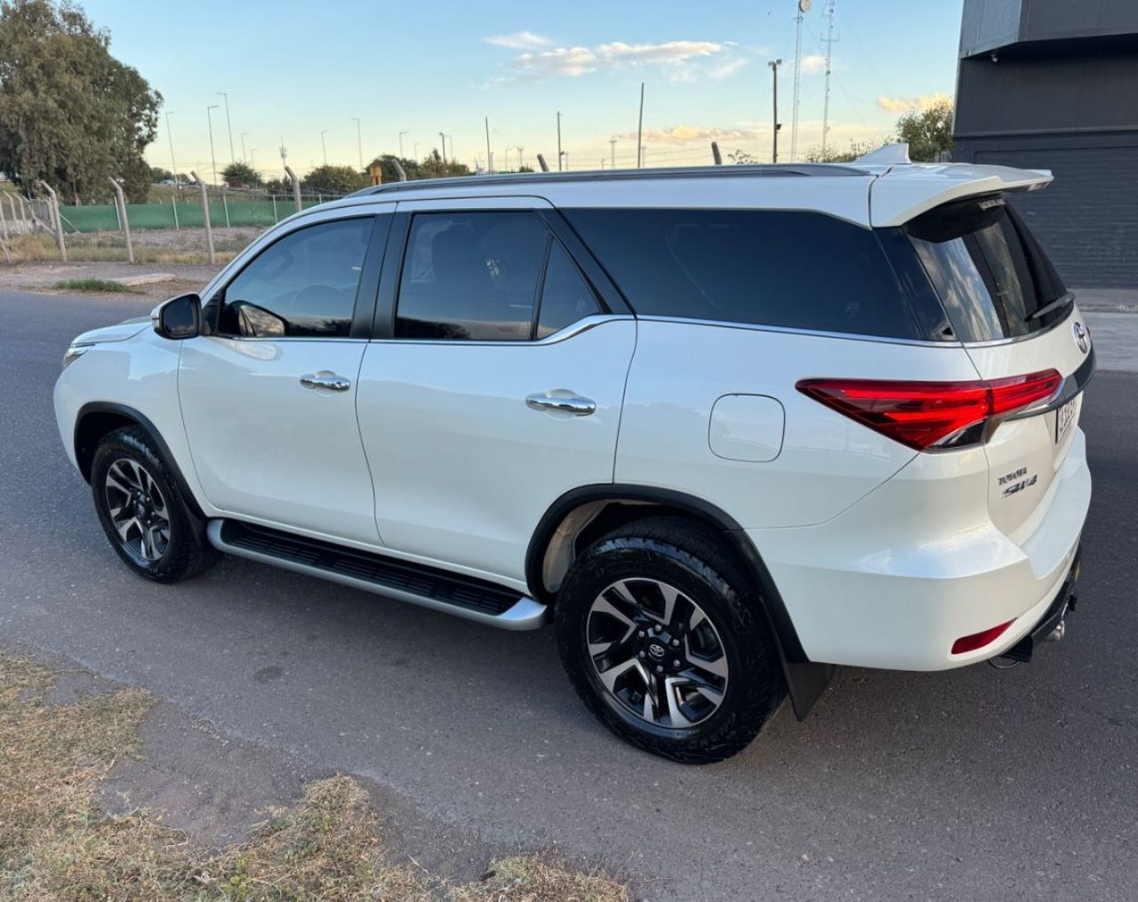 Toyota Hilux SW4 Usado Financiado en San Juan, deRuedas