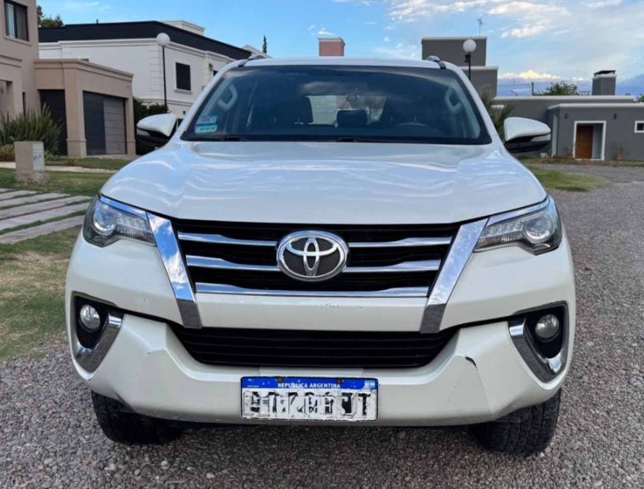 Toyota Hilux SW4 Usado en San Juan, deRuedas