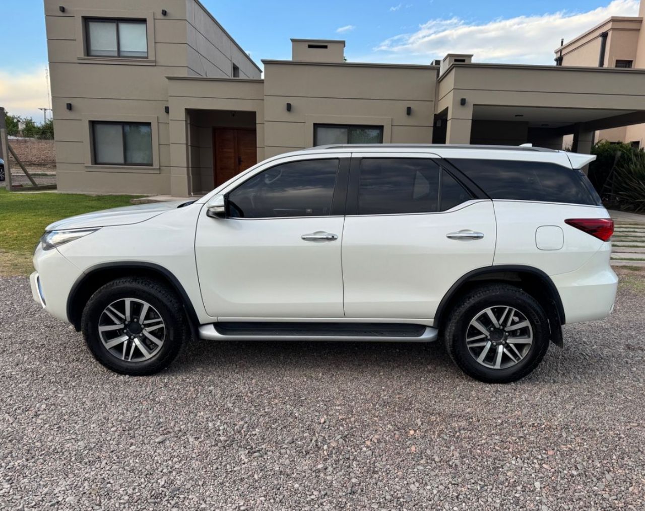 Toyota Hilux SW4 Usado en San Juan, deRuedas