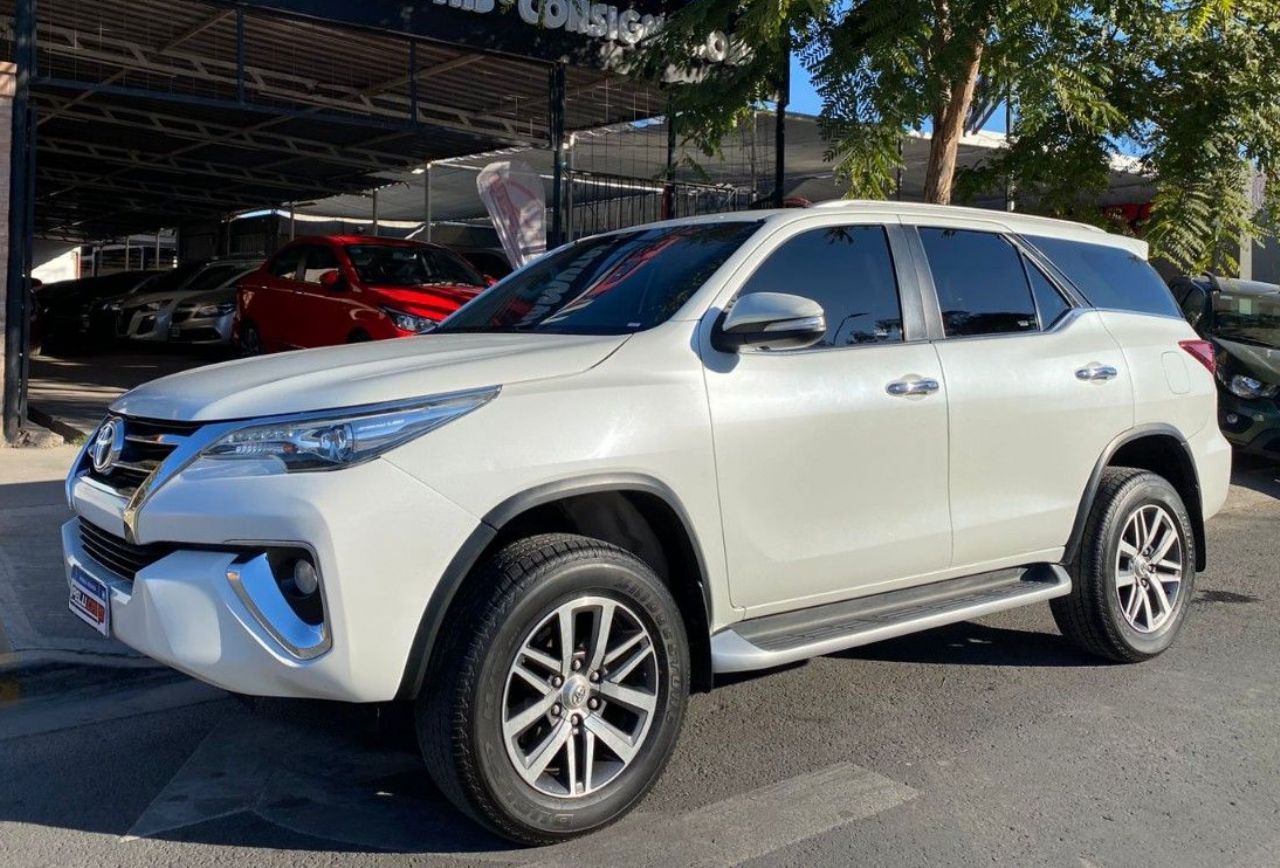 Toyota Hilux SW4 Usado Financiado en San Juan, deRuedas