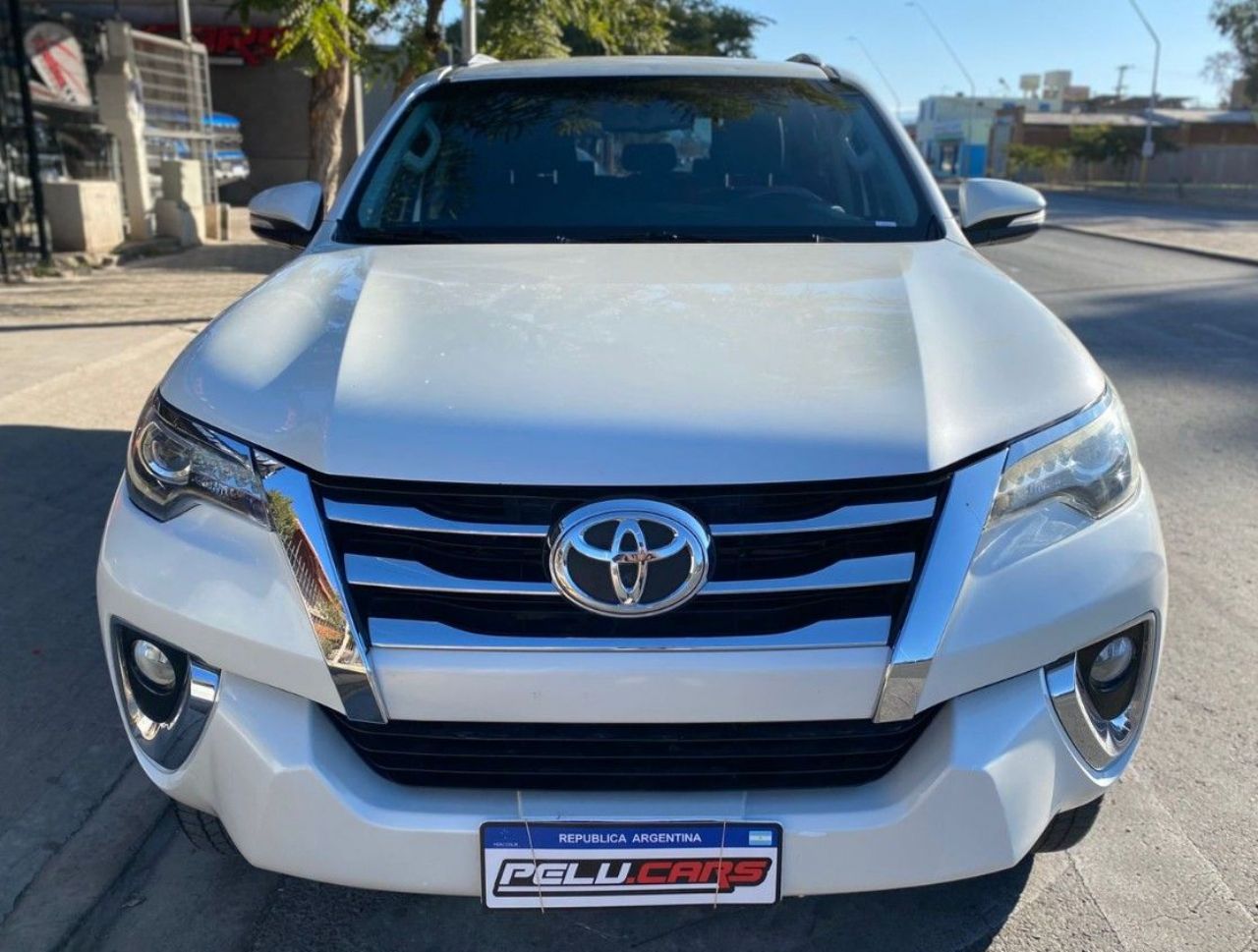 Toyota Hilux SW4 Usado Financiado en San Juan, deRuedas