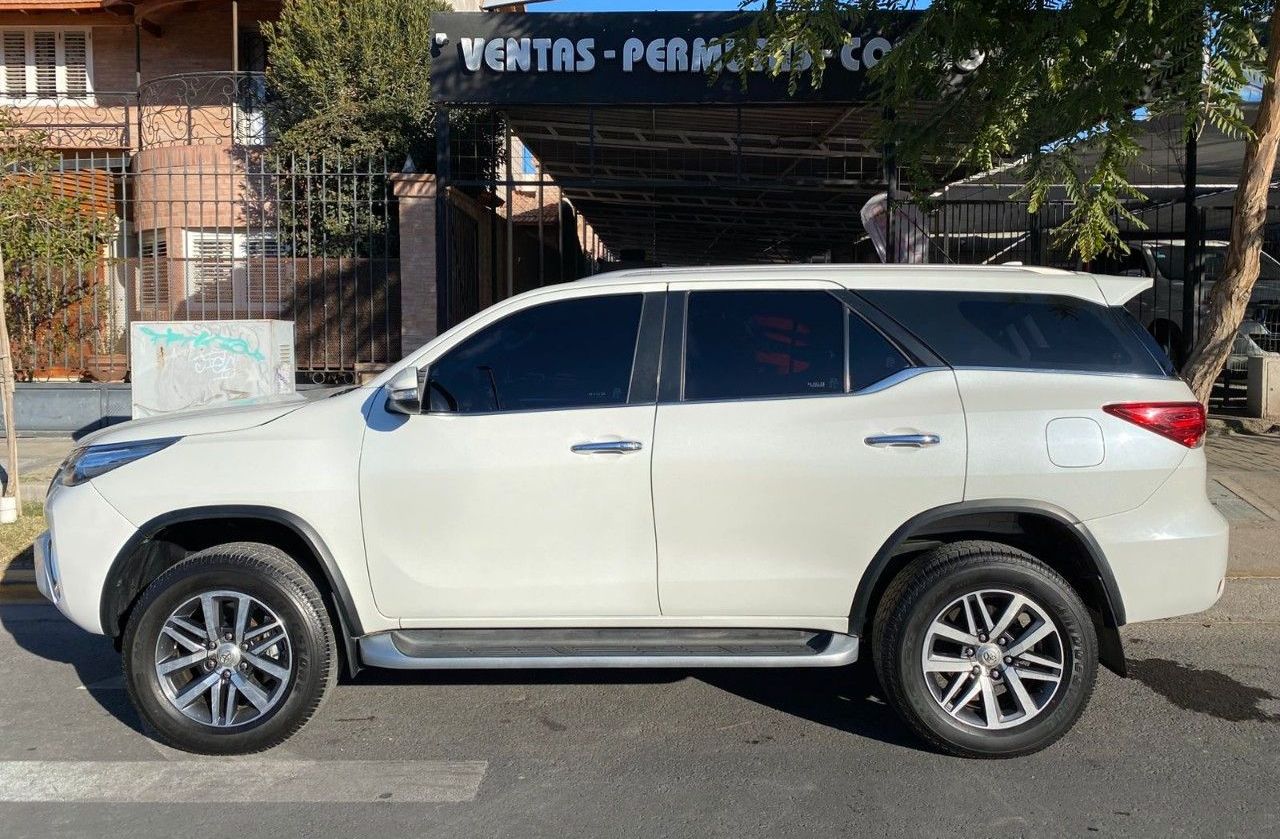 Toyota Hilux SW4 Usado Financiado en San Juan, deRuedas