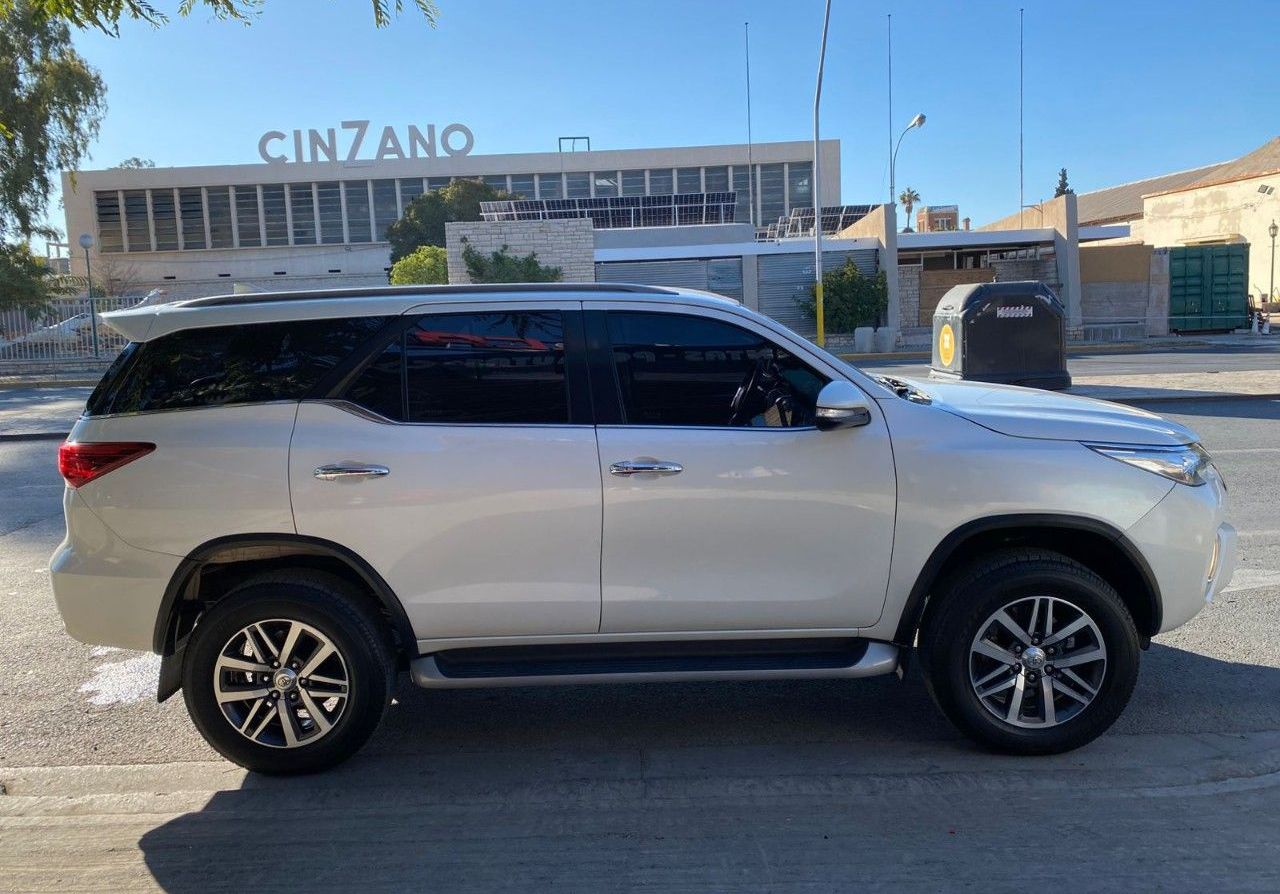 Toyota Hilux SW4 Usado Financiado en San Juan, deRuedas
