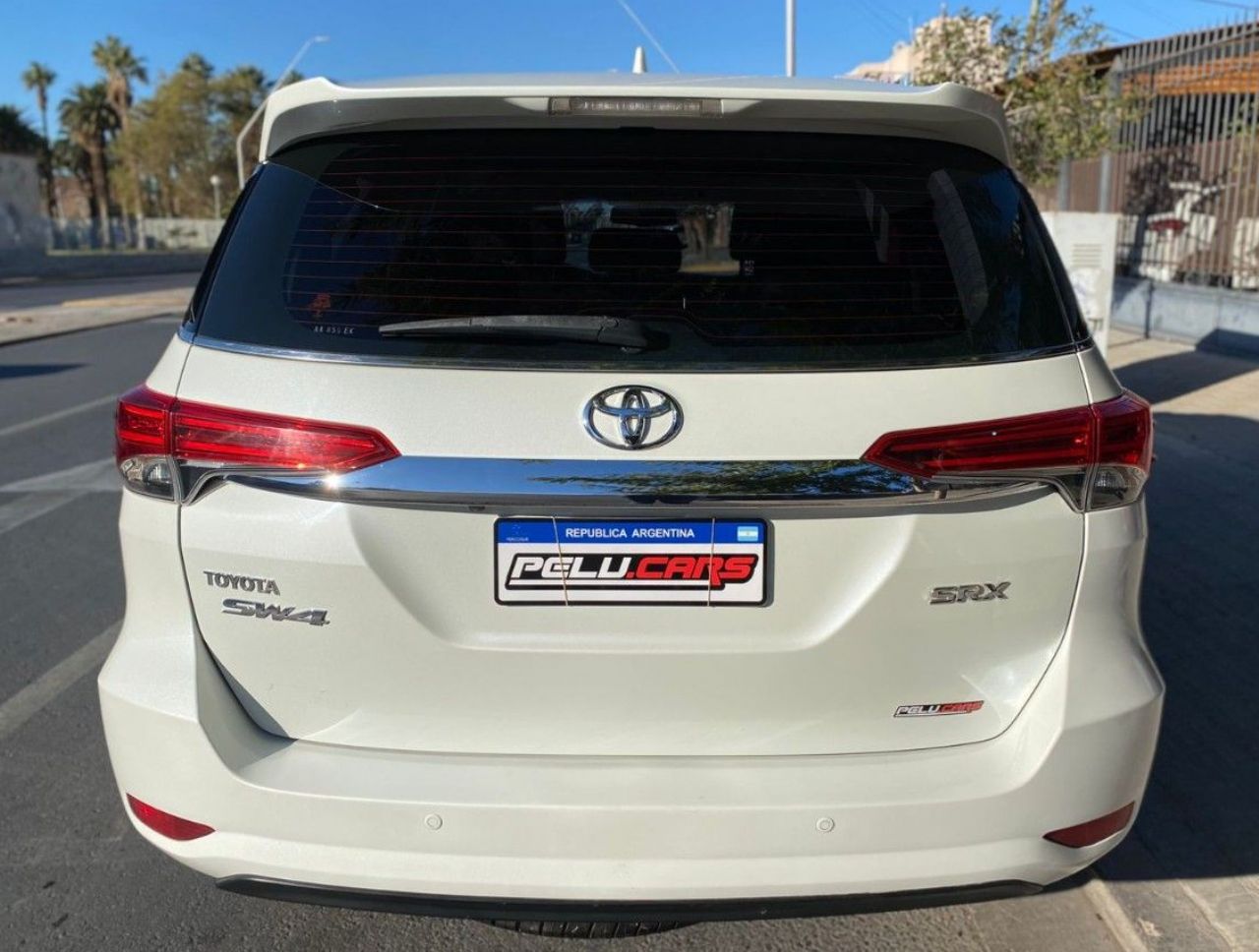Toyota Hilux SW4 Usado Financiado en San Juan, deRuedas