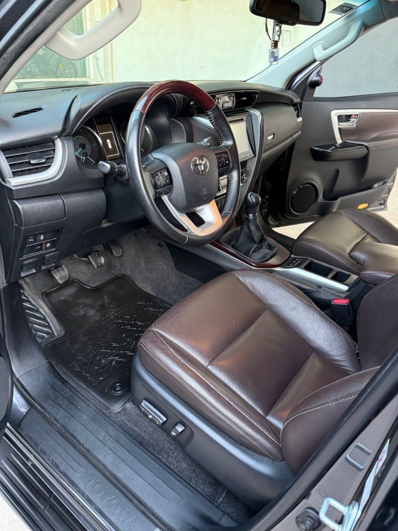 Toyota Hilux SW4 Usado Financiado en Mendoza, deRuedas