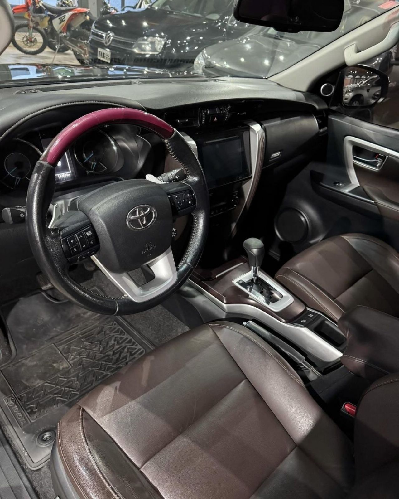 Toyota Hilux SW4 Usado Financiado en San Juan, deRuedas