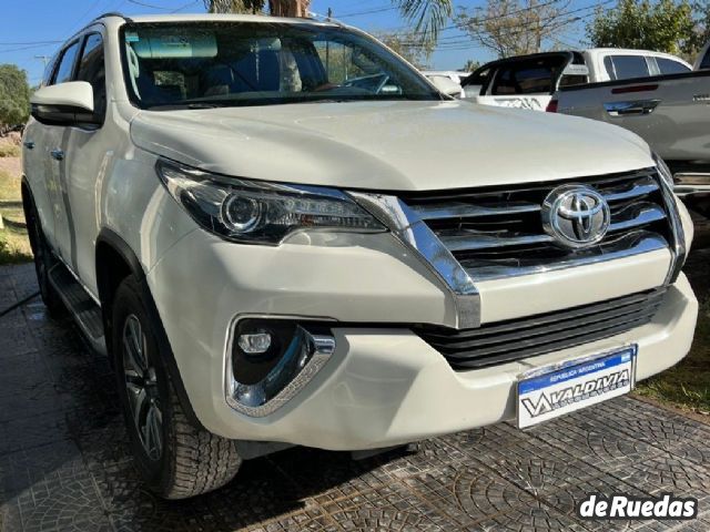 Toyota Hilux SW4 Usado Financiado en San Juan, deRuedas