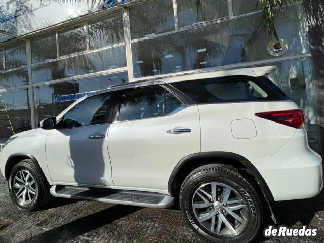 Toyota Hilux SW4 Usado en San Juan, deRuedas