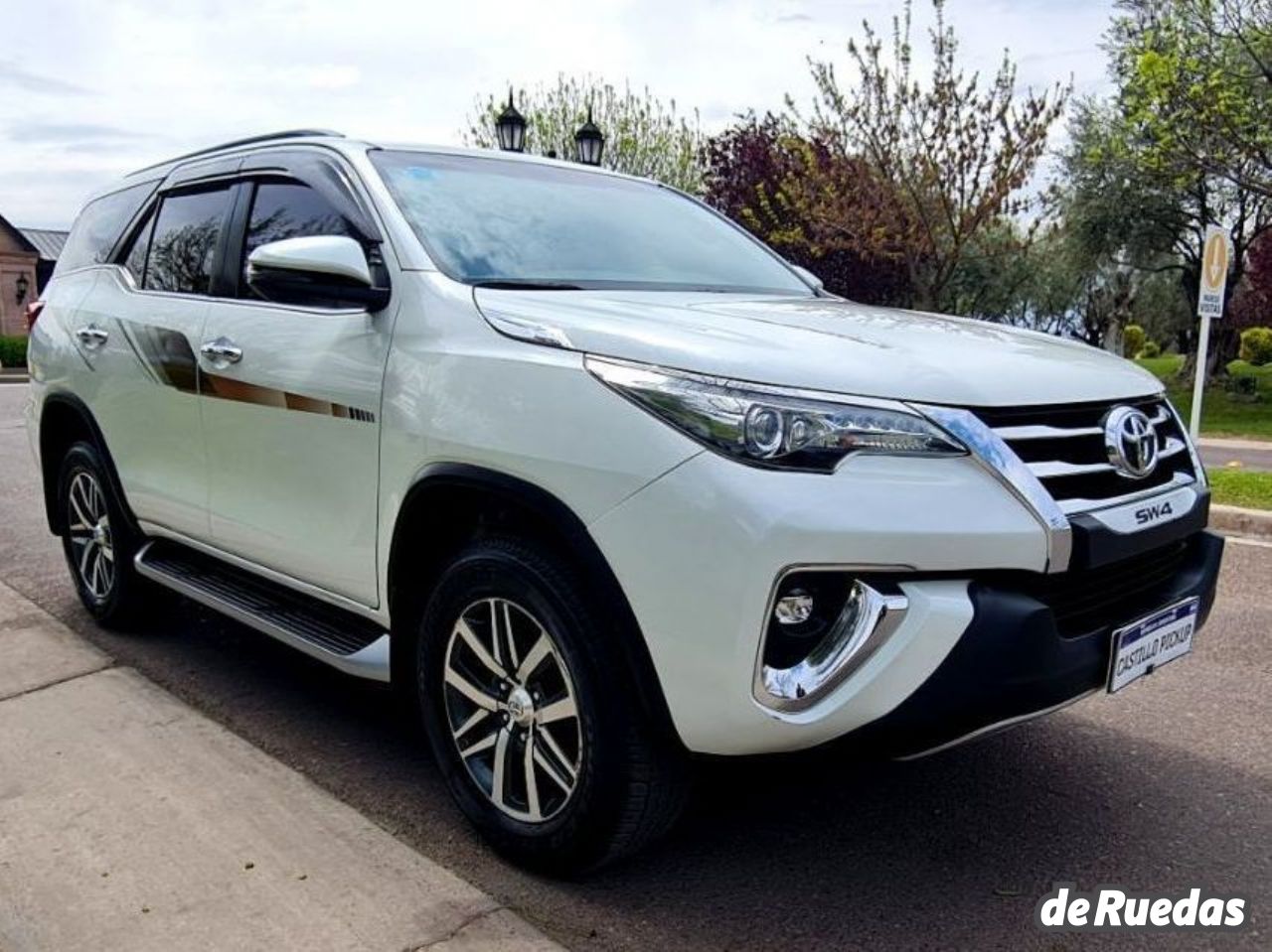 Toyota Hilux SW4 Usado en Mendoza, deRuedas